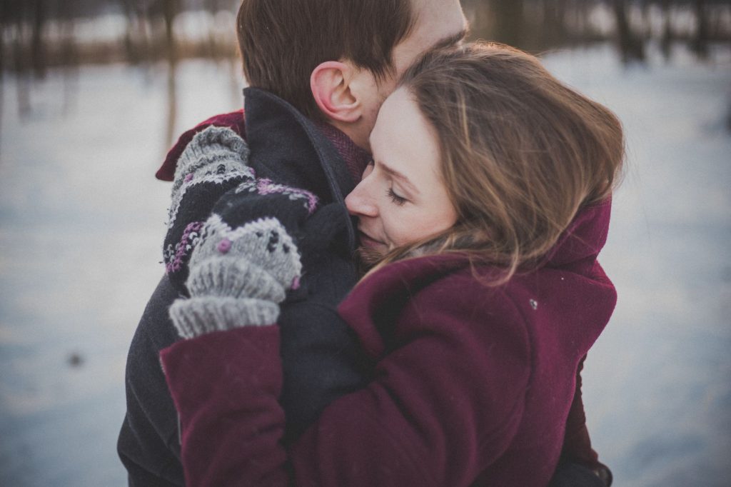 Couple enlacé