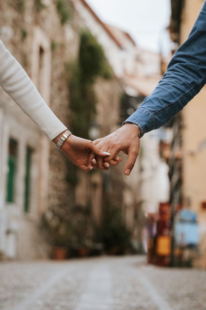 Couple enlacé