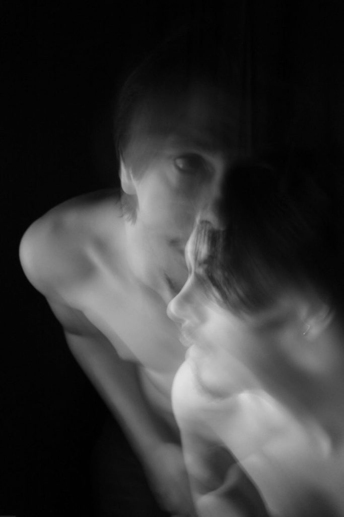 Couple enlacé