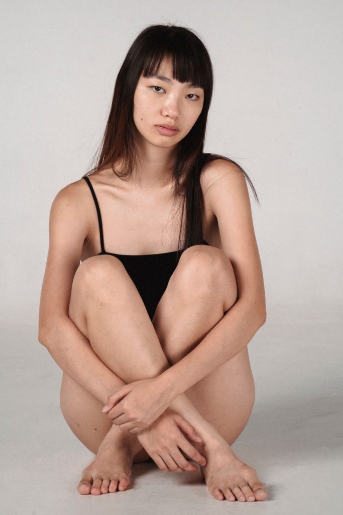 Jeune femme séduisante