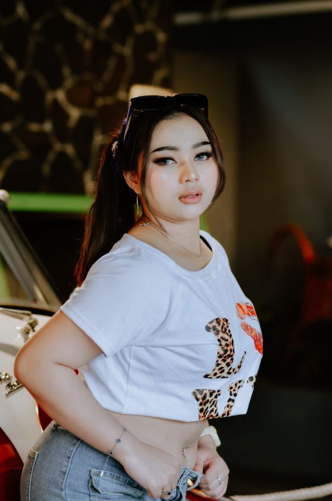 Jeune femme séduisante